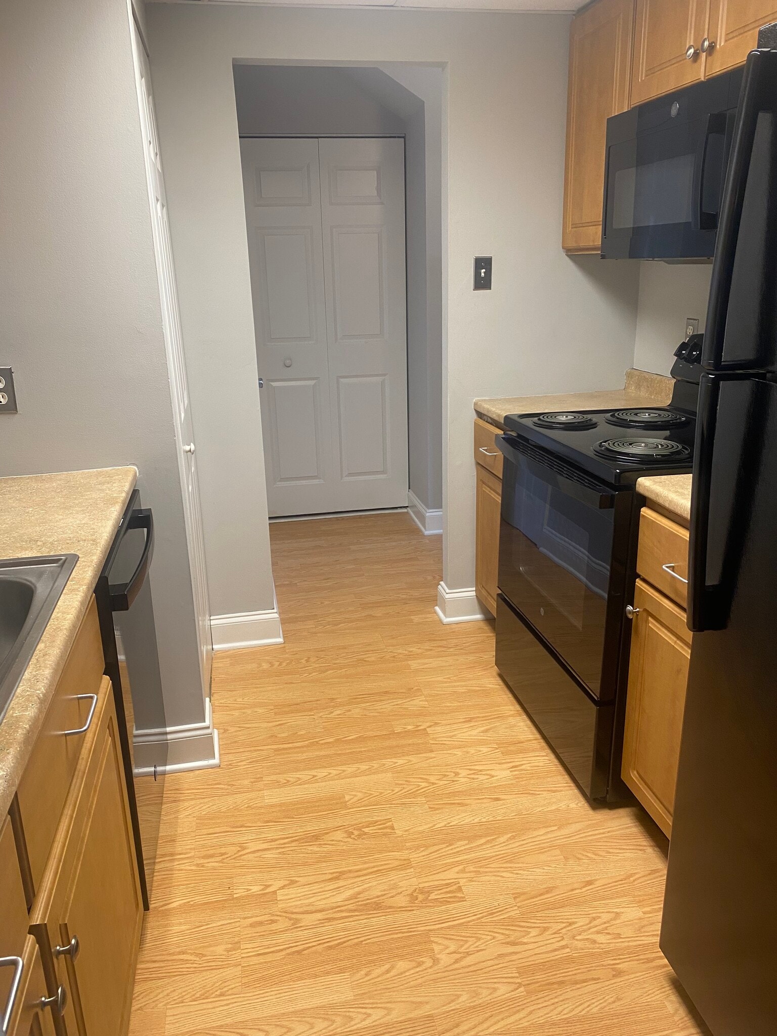 Building Photo - 305 Village Walk