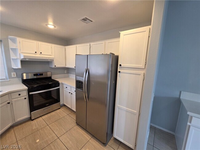 Building Photo - 5843 Berry Hill Ln