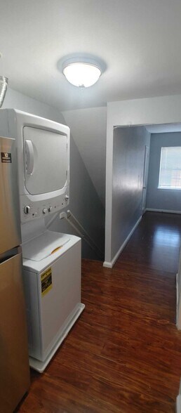 Building Photo - 606 19th ST NE APT1