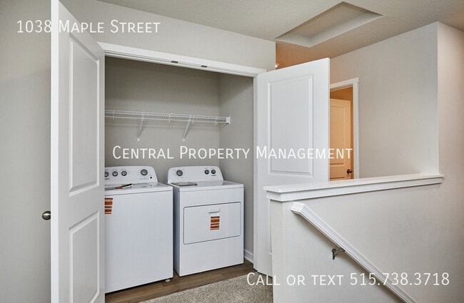 Building Photo - 1038 Maple St