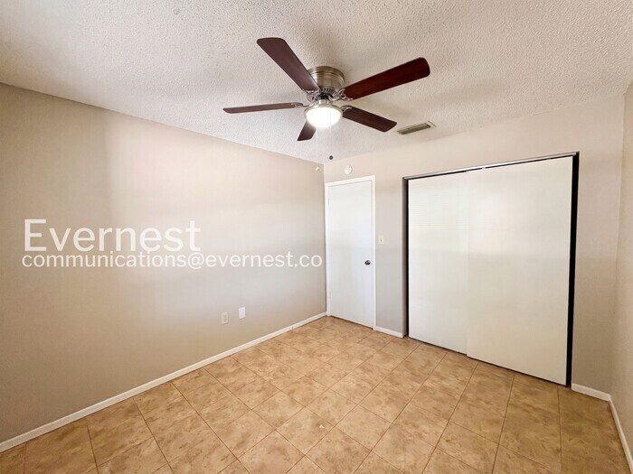 Building Photo - 1059 Spirit Lake Rd