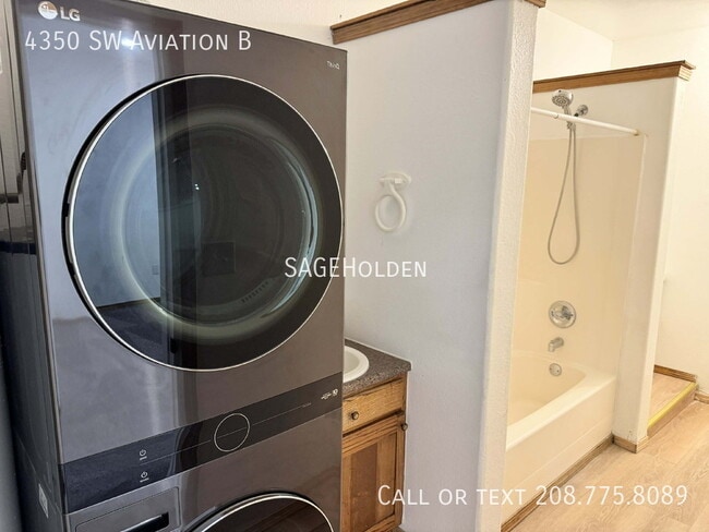 Building Photo - 4350 SW Aviation Dr