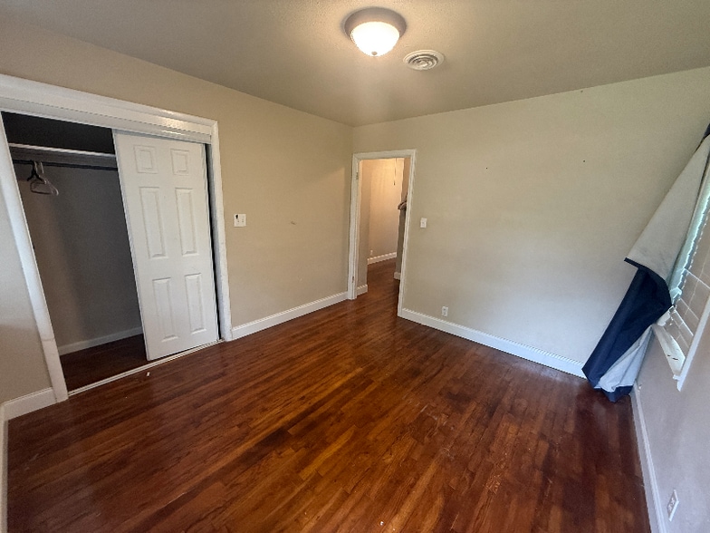 Building Photo - 801 Pecan St