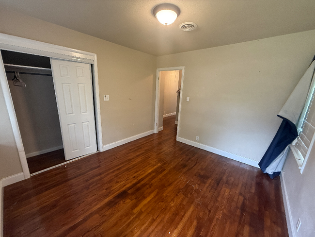 Building Photo - 801 Pecan St