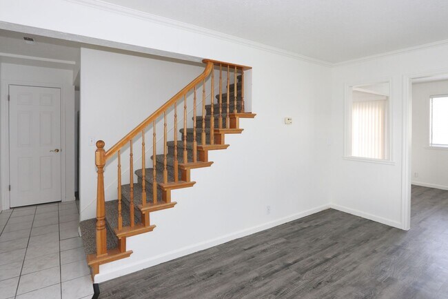 Building Photo - 7831cd - Bickmore, D.