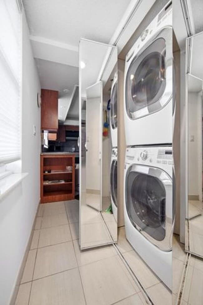 Building Photo - 3507 Oaks Way