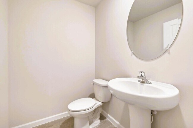 Building Photo - 491 Salisbury Cir