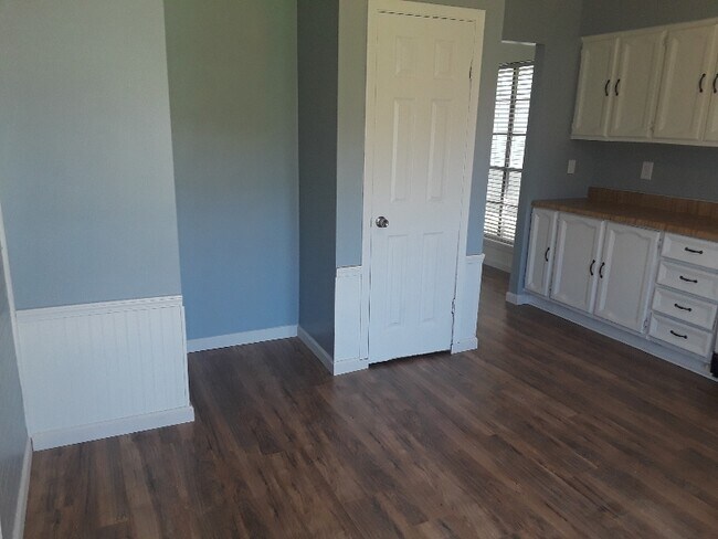 Building Photo - 10814 Estelle Cir