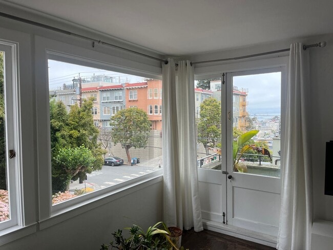 Building Photo - Rare opportunity to live on San Francisco'...