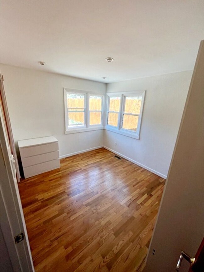 Building Photo - Available August 1, 2026 | PRE-LEASE 2 BED 1 BATH – Updated North Boulder Home Near Trails & Down...