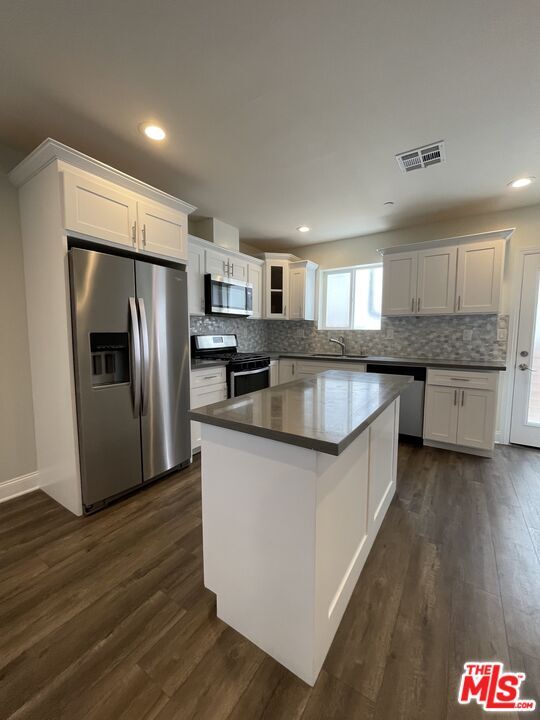 Building Photo - 4710 W Maplewood Ave