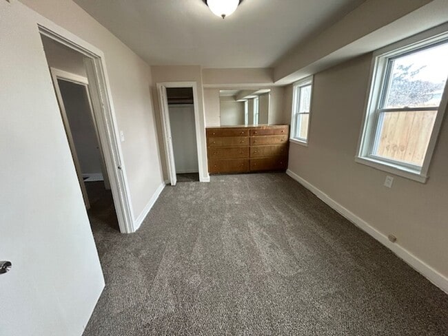 Building Photo - 5 Bed - 1.5 Bath Single Family Home in Lorain