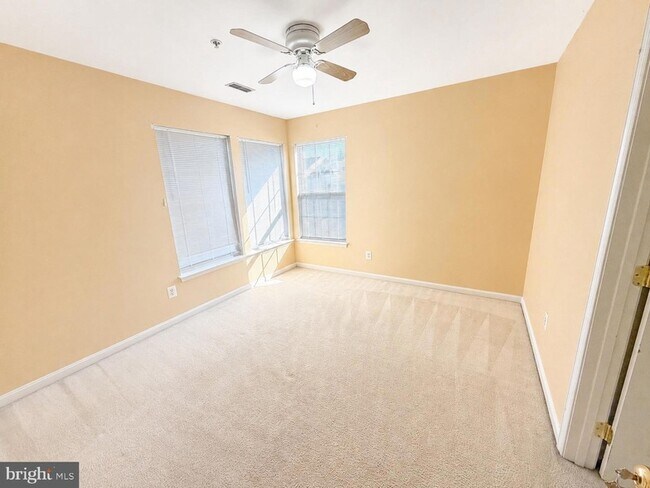 Building Photo - 420 Azra Ct