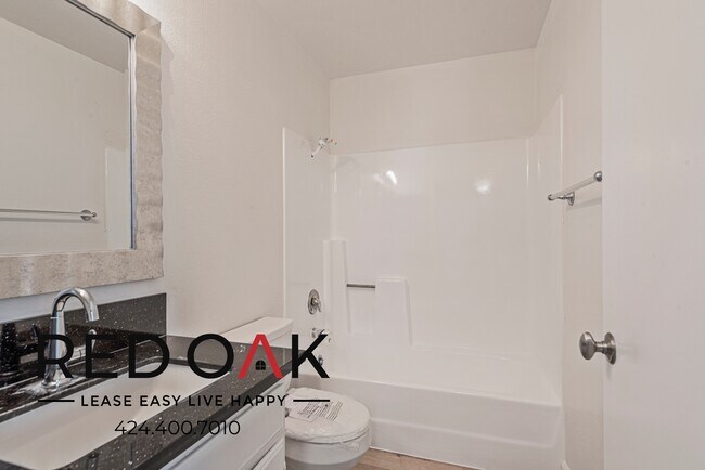 Building Photo - 1017 S Kingsley Dr