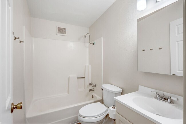 Building Photo - 406 Scripps Dr