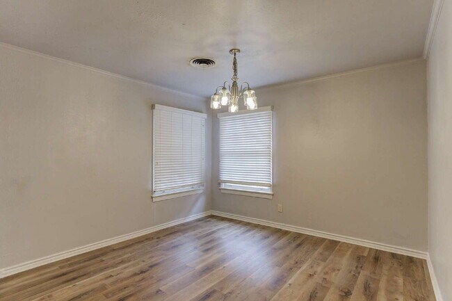 Building Photo - MOVE IN SPECIAL: FIRST FULL MONTH FREE