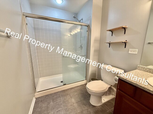 Building Photo - $600 Free Rent on 2Bed, 2 Bath at Western Auto