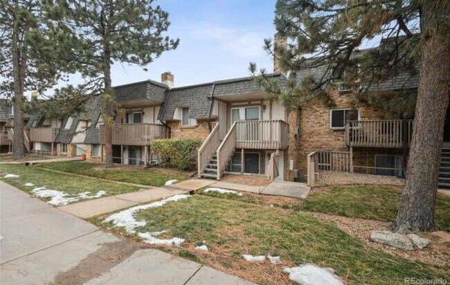 Building Photo - Charming 2BR Condo in Denver