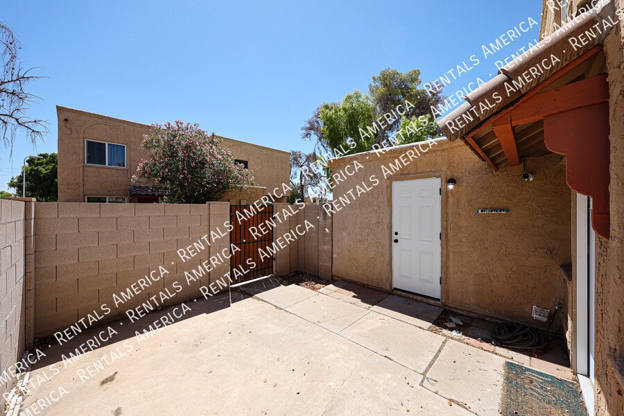Building Photo - 948 S Alma School Rd