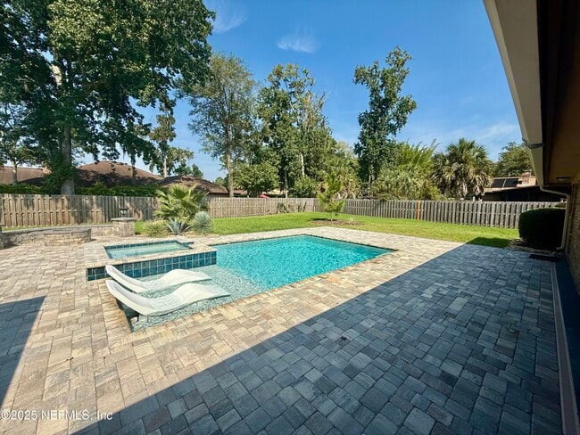 Building Photo - 366 Perthshire Dr