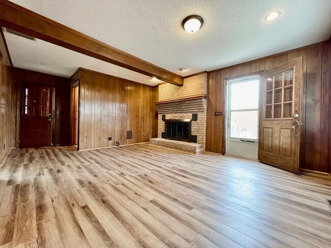 Building Photo - All Brick Ranch Home in Kempsville W/HUGE Yard - Sunroom - Detached 2-Car Garage PLUS Workshop & ...