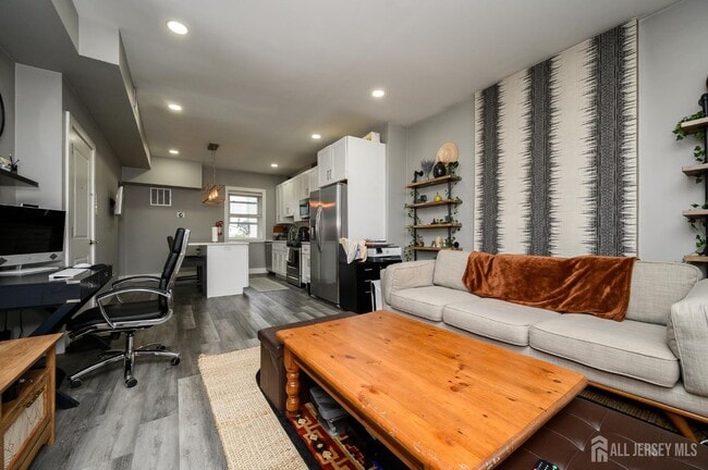 Building Photo - 569 Liberty Ave