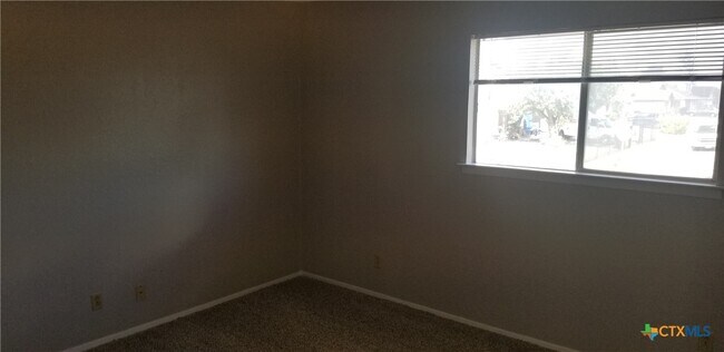 Building Photo - 1109 Wales Dr