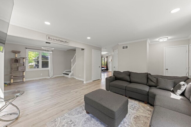 Building Photo - 972 Westgate Dr