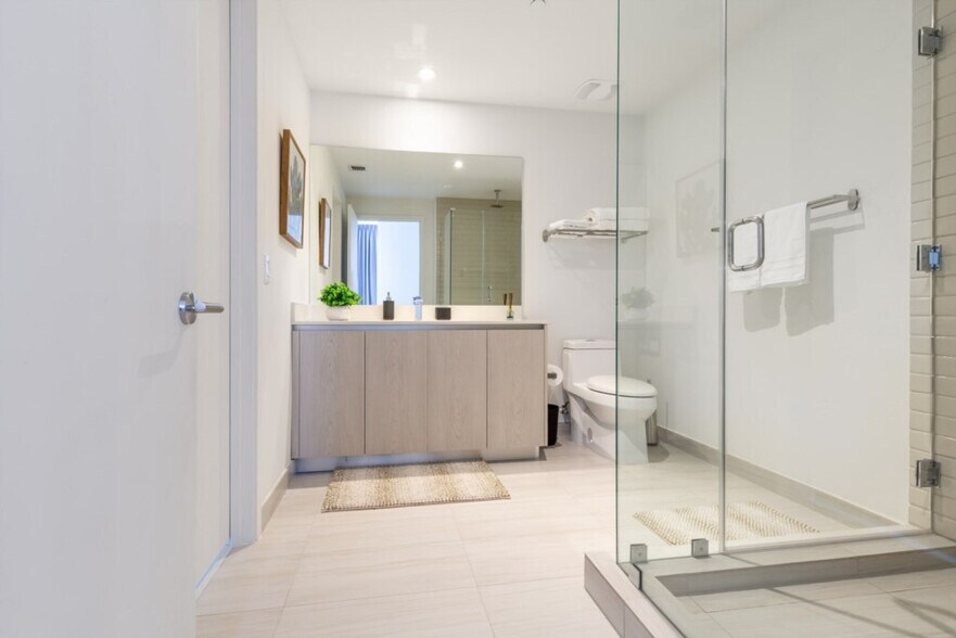 Building Photo - 4010 S Ocean Dr