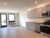 Building Photo - 362 W Merrick Rd