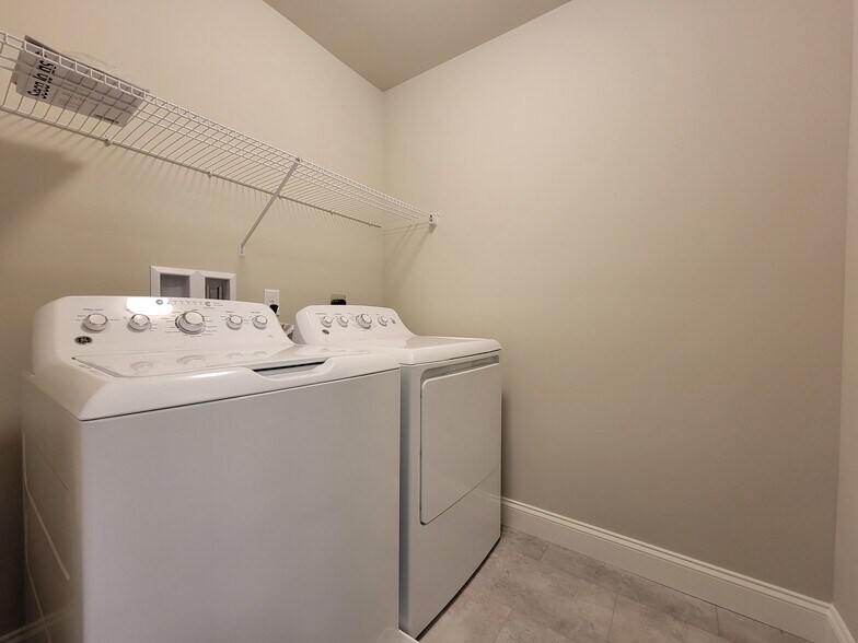 Building Photo - 256 Sage Blvd