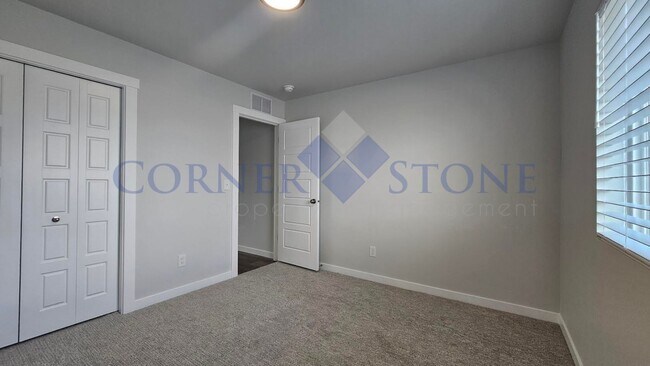 Building Photo - Like New Home With Community Pool!