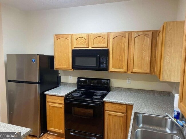 Building Photo - 2858 Parkway Close