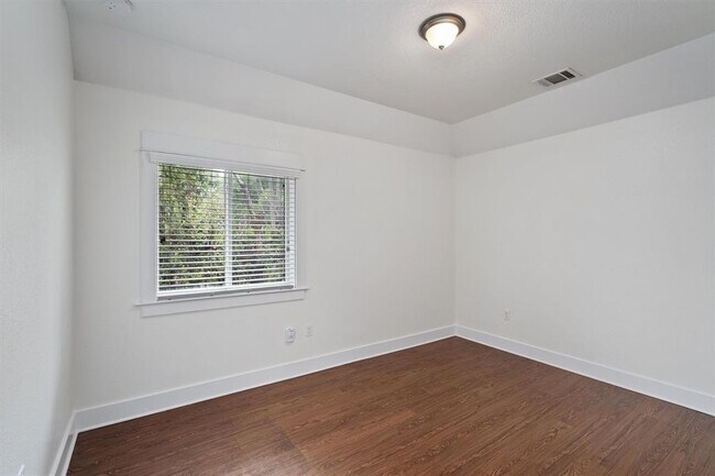 Building Photo - 5407 Link Ave