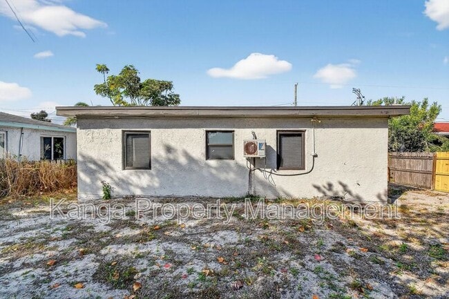 Building Photo - 1257 W 35th St