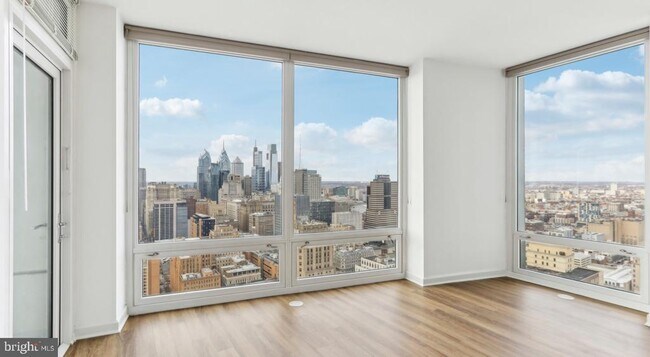 Building Photo - 202 W Washington Square