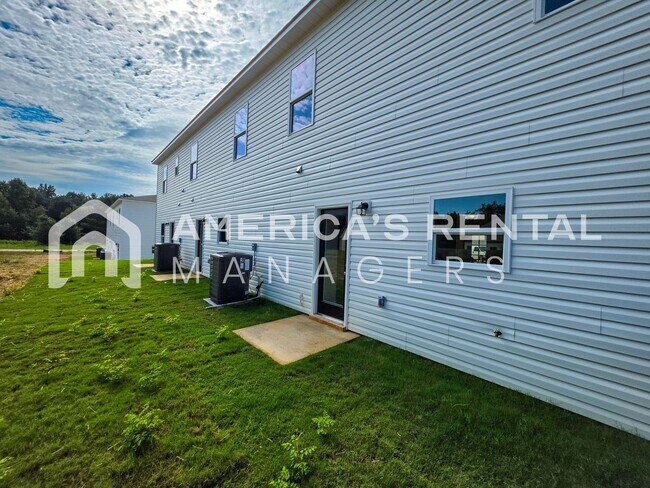 Building Photo - 103 Park Dr S