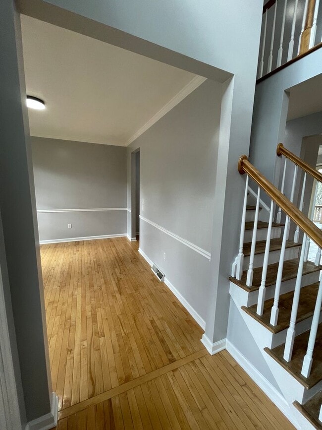 Building Photo - Beautiful custom built 5 bed 4 bath home with finished basement ready for you to move-in!