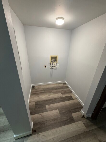 Laundry Room - 1003 Cherokee St