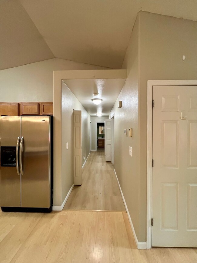Building Photo - 3-Bedroom Home in North Pole / 2 Car Garag...