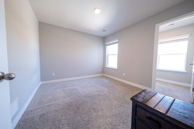 Building Photo - 17073 Dysart Pl