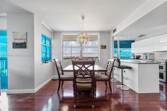 Building Photo - 18011 Biscayne Blvd