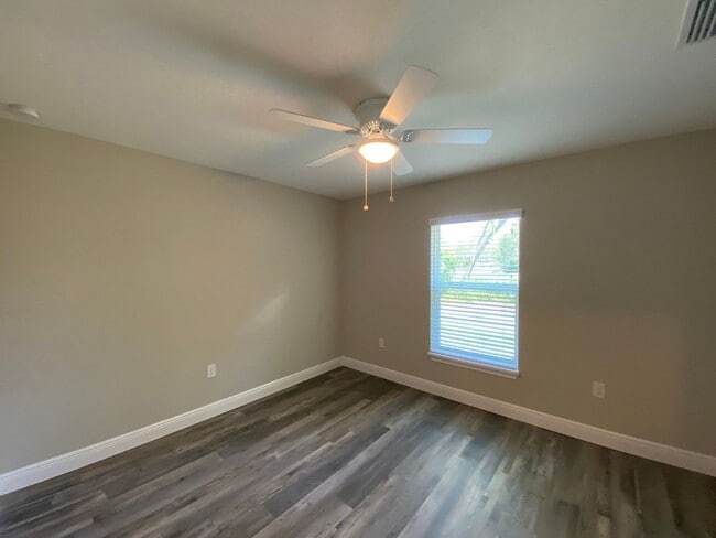 Building Photo - Custom Home - Desirable SE Ocala Neighborhood 3/2/2 **Won't Last**
