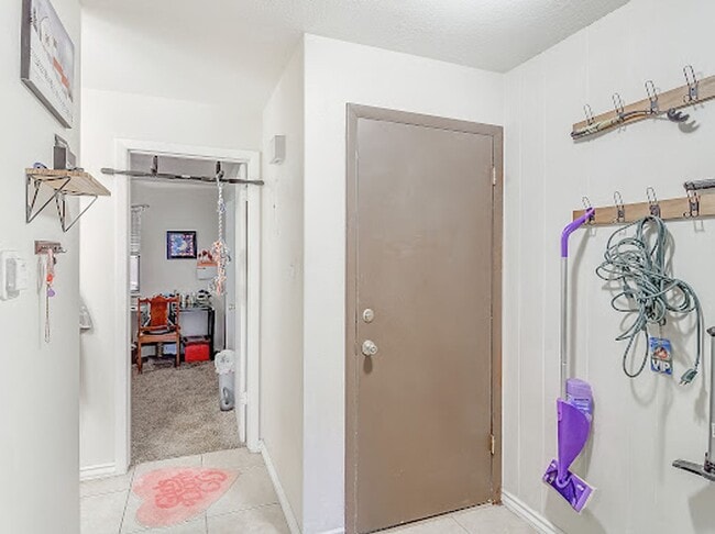 Building Photo - Dillon Valley East Condo! Two parking spot...