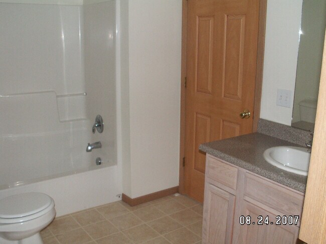 Building Photo - 2356 Meadowpoint Dr