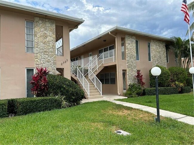 Primary Photo - 2737 NE 28th St