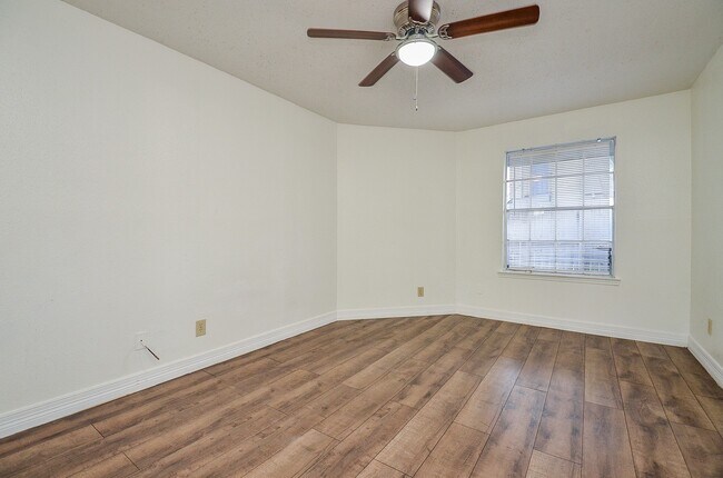Building Photo - 9700 Leawood Blvd