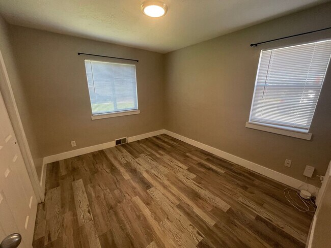 Building Photo - Claybourne Duplex