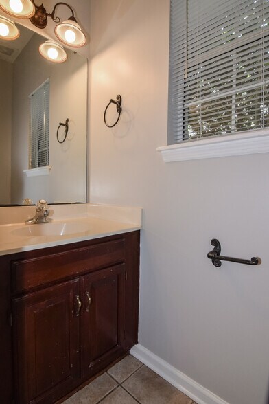 Building Photo - 1827 Falling Creek Cir