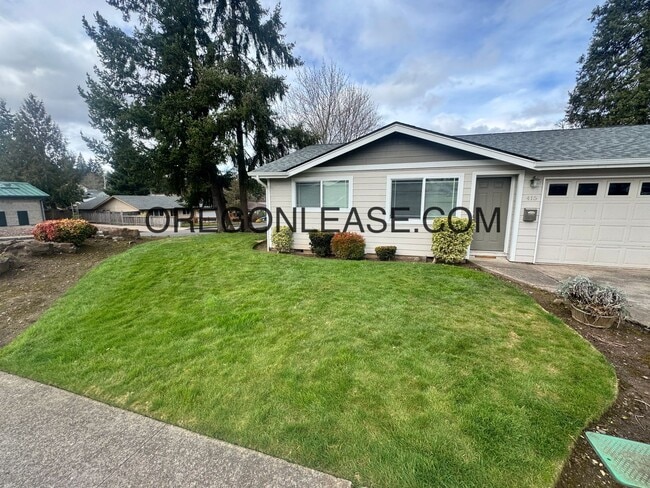 Building Photo - 2 Bed one bath South Hills duplex